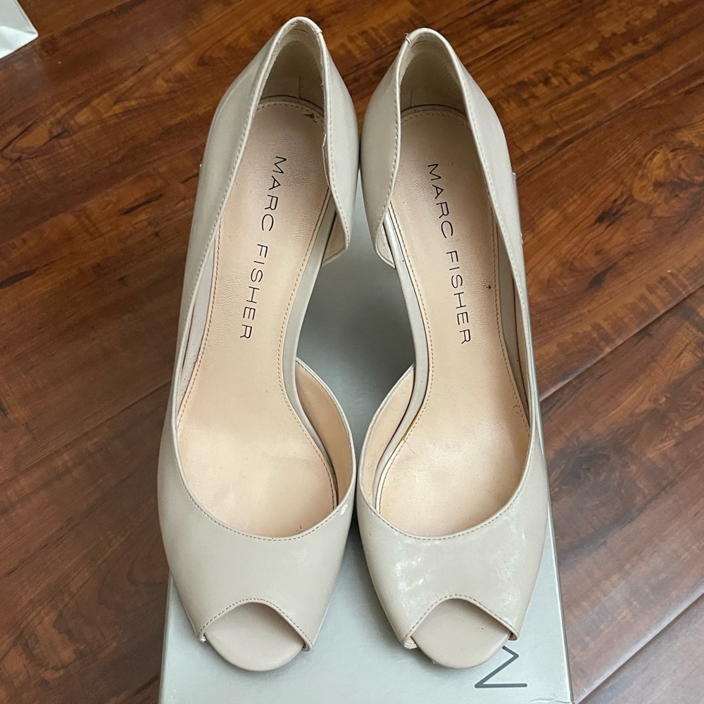 Marc Fisher patent nude Joey peep toe heel size 8.5